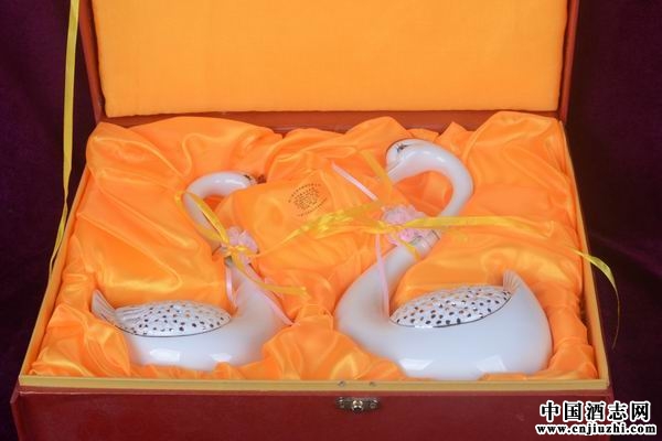 臺灣臻寶高粱灑--大天鵝